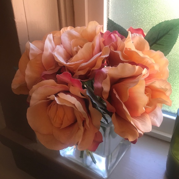 Peach Roses Floral Decor - Picture 5 of 5
